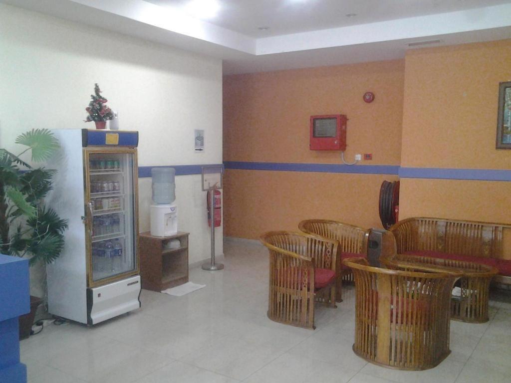 Sea Front Hotel Порт-Диксон Экстерьер фото
